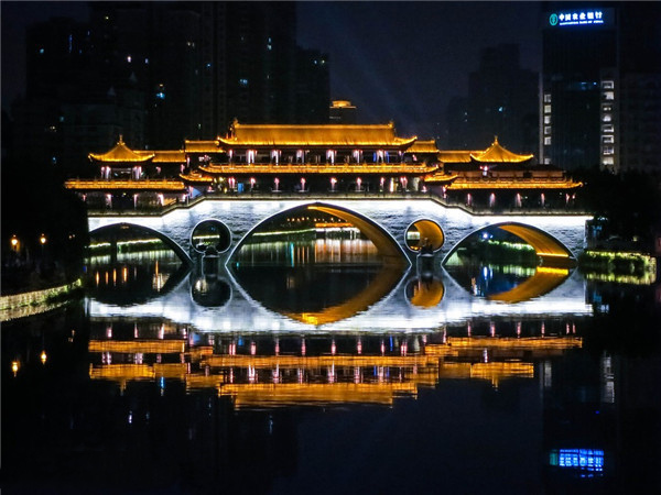 亮化工程照明設(shè)計如何實現(xiàn)藝術(shù)效果？